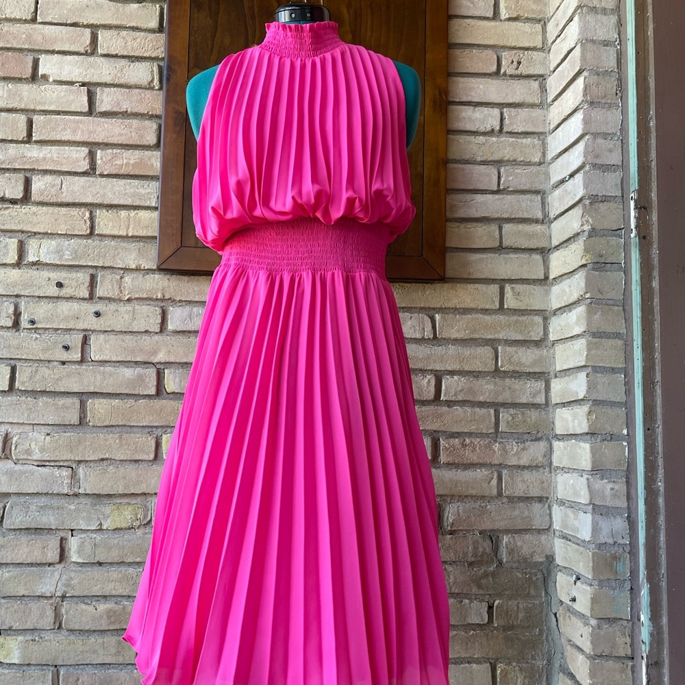 Dress. Bubble gum pink, accordion pleated. Sleeveless. Sz M. Shirred waistband.